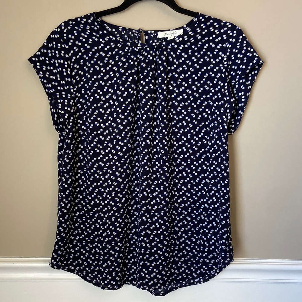 Monday Fun Navy and White Cap-Sleeve Blouse Size Large